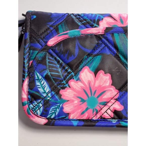 Lug Floral Quilted Wristlet Travel Passport Wallet Zipper Closure New - Picture 2 of 15